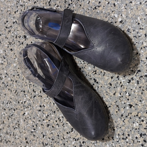 Wolky Clogs with 2 Velcro straps - Picture 1 of 6